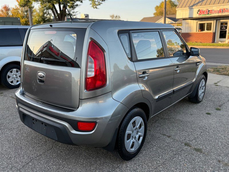 Used 2013 Kia Soul FWD image 4
