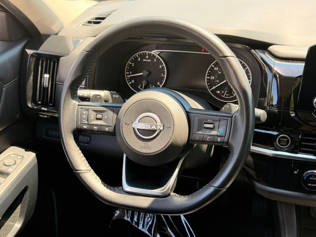 Used 2024 Nissan Pathfinder SV FWD image 21