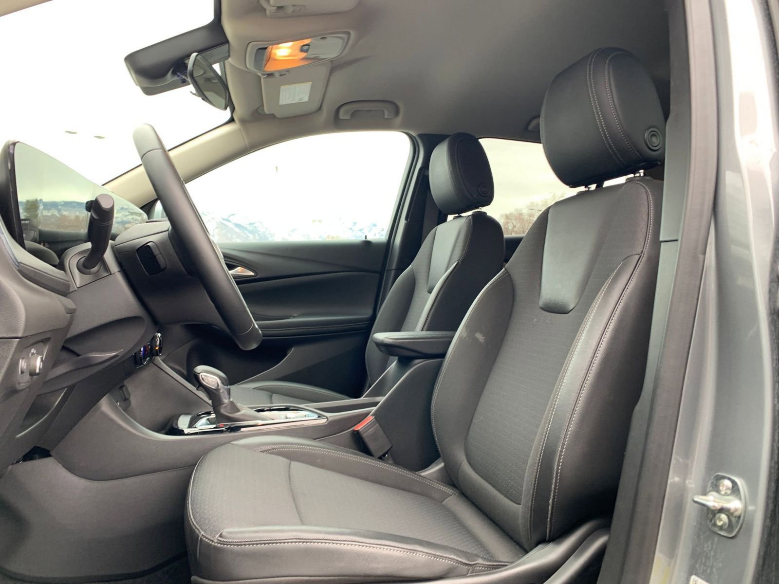 Used 2025 Buick Encore GX Preferred image 25