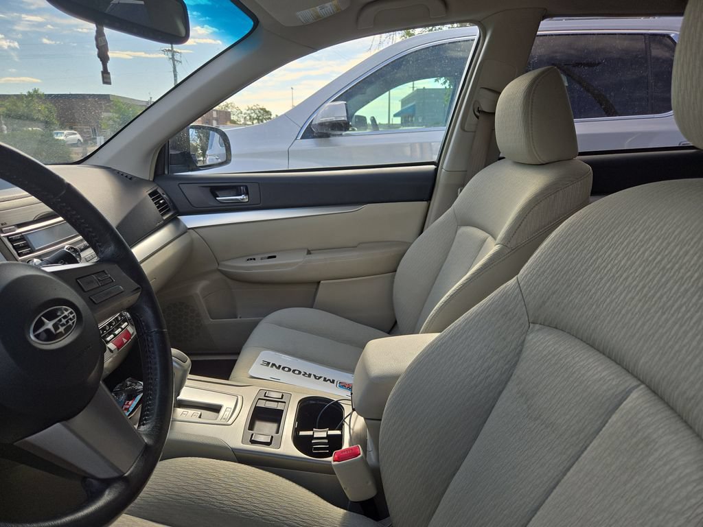 Used 2010 Subaru Outback 2.5i Premium AWD/4WD image 6