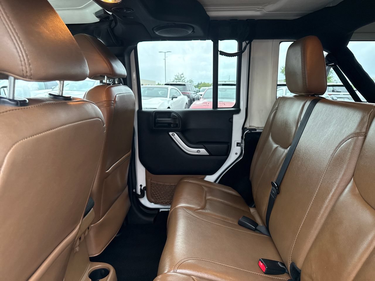 Used 2014 Jeep Wrangler Unlimited Rubicon w/ Connectivity Group AWD/4WD image 12