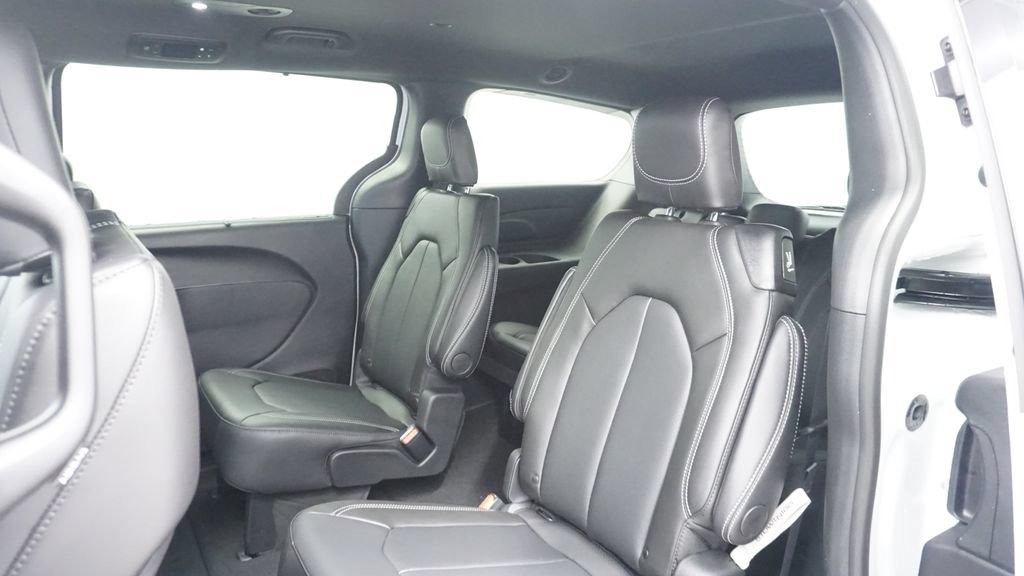 New 2026 Chrysler Voyager LX FWD image 25