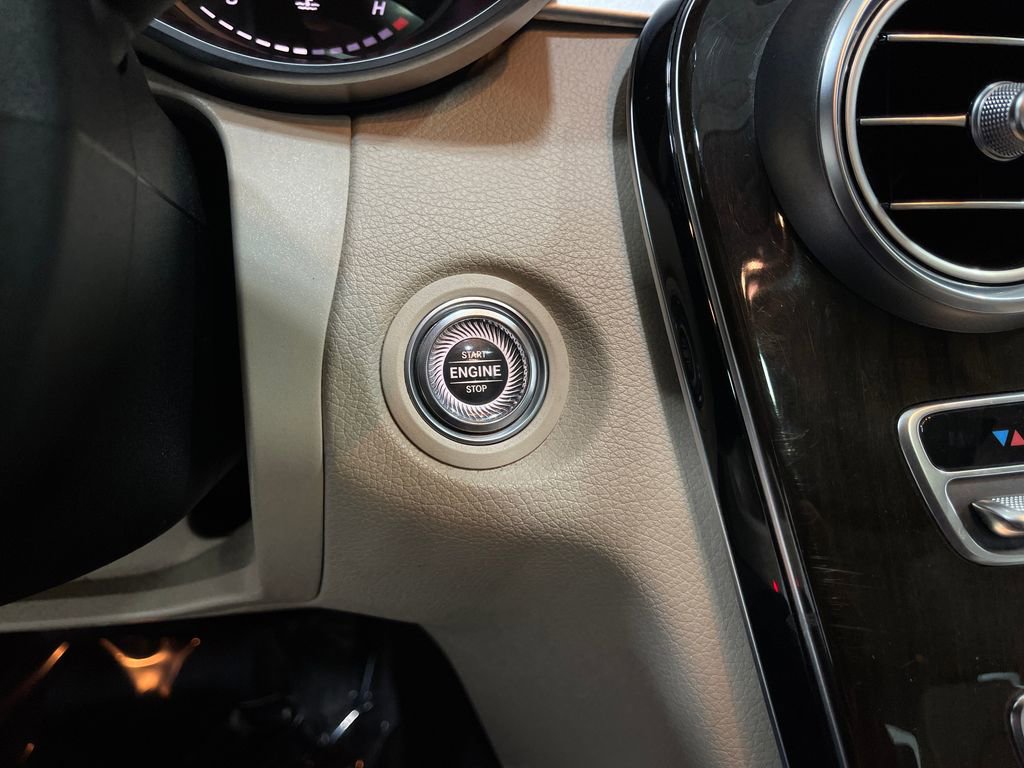 Used 2019 Mercedes-Benz C 300 4MATIC Sedan image 18
