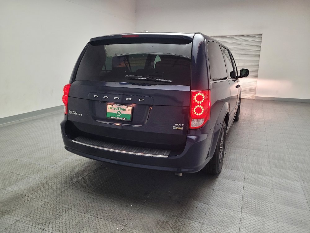Used 2017 Dodge Grand Caravan SXT w/ Rear Park Assist Package FWD image 7