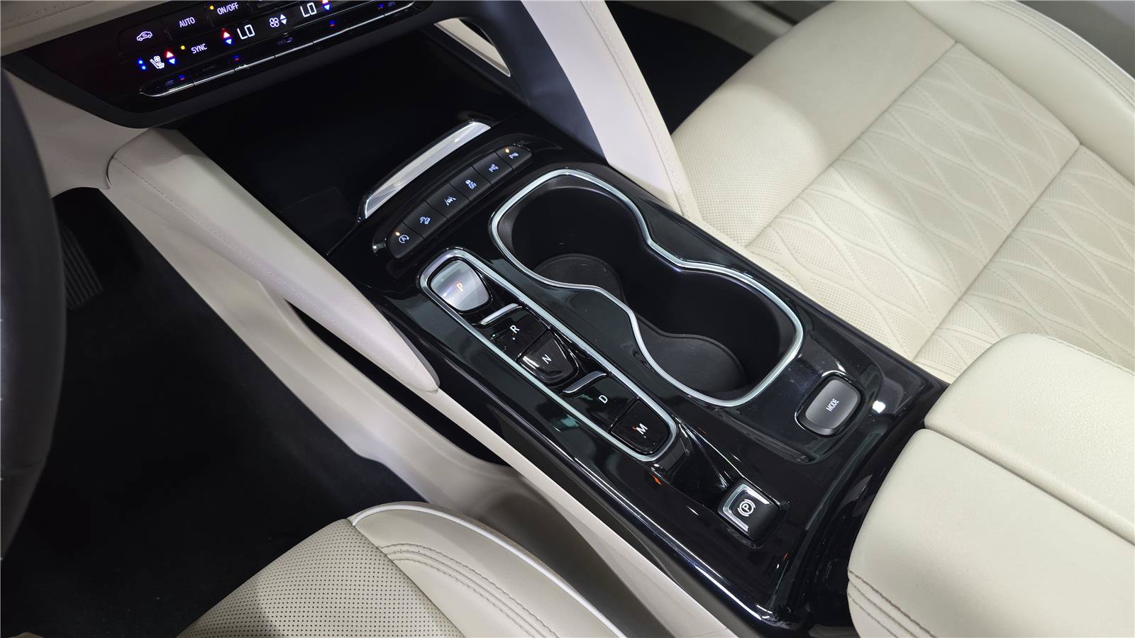 Used 2023 Buick Envision Avenir AWD/4WD image 24