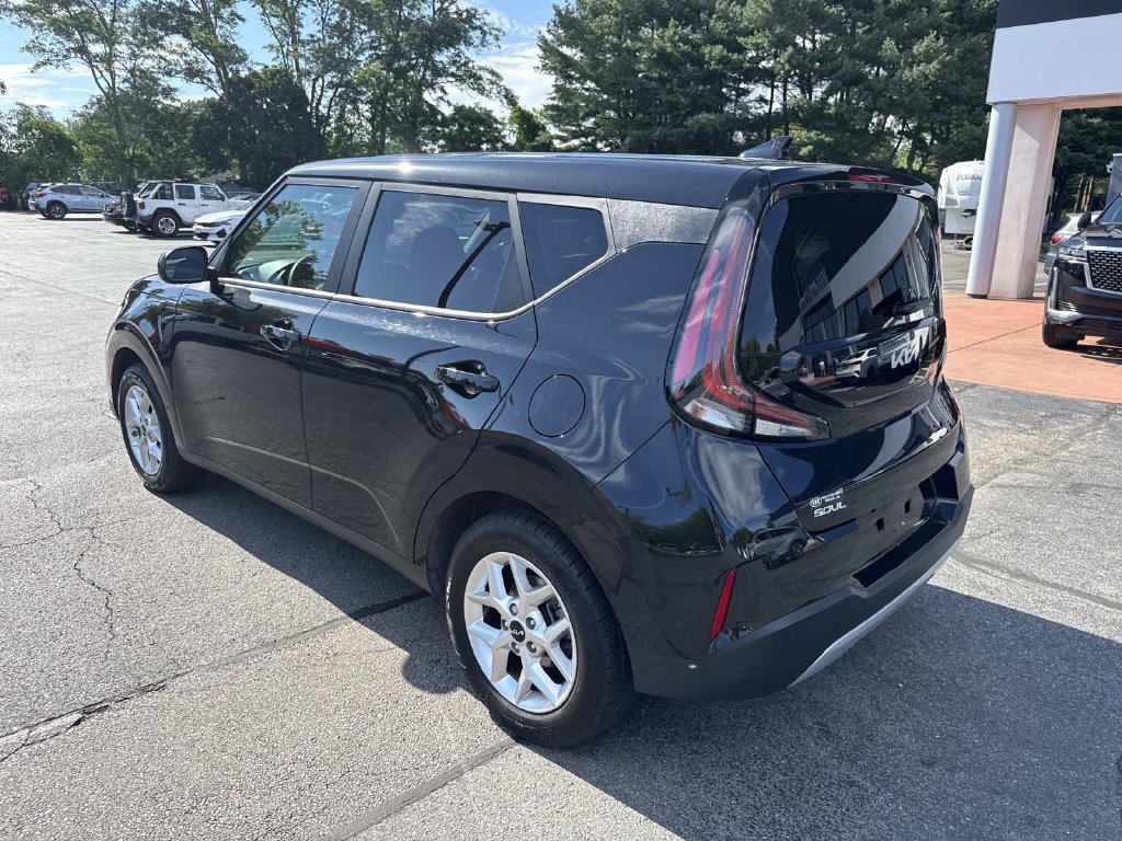 Used 2024 Kia Soul LX w/ Option Group 015 FWD image 3