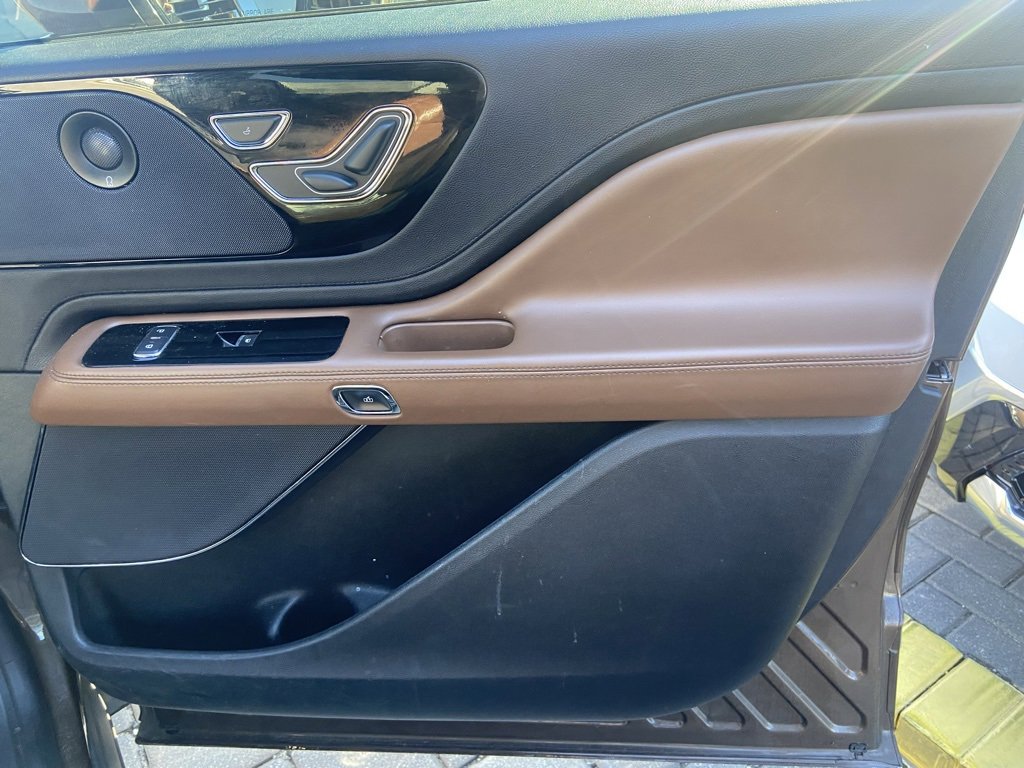 Used 2022 Lincoln Aviator Reserve w/ Elements Package Plus image 36