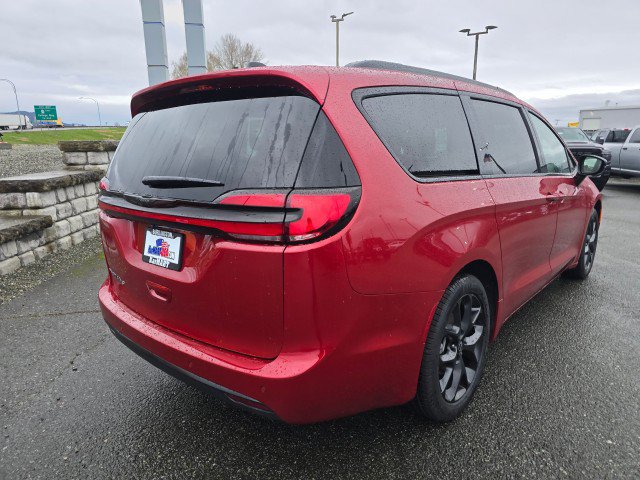 New 2026 Chrysler Pacifica Select w/ S Appearance Package FWD image 3
