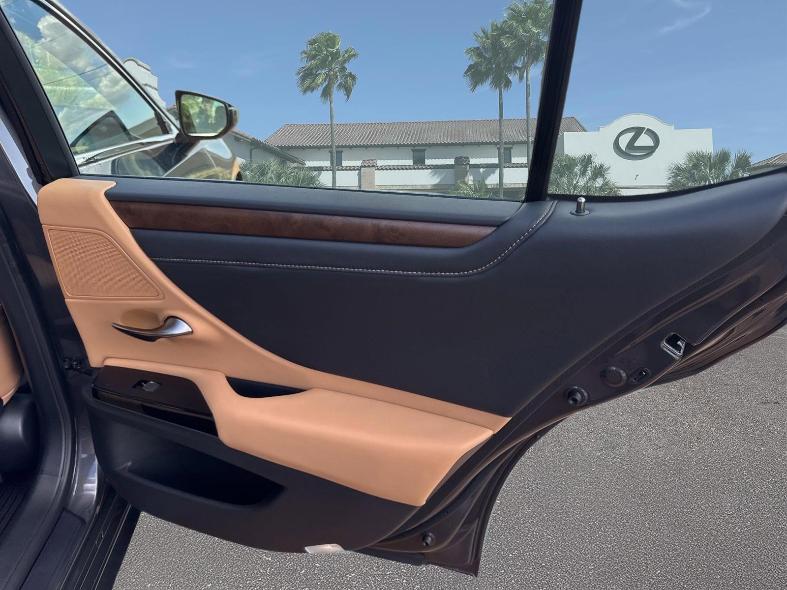 New 2025 Lexus ES 350 w/ Premium Package image 10