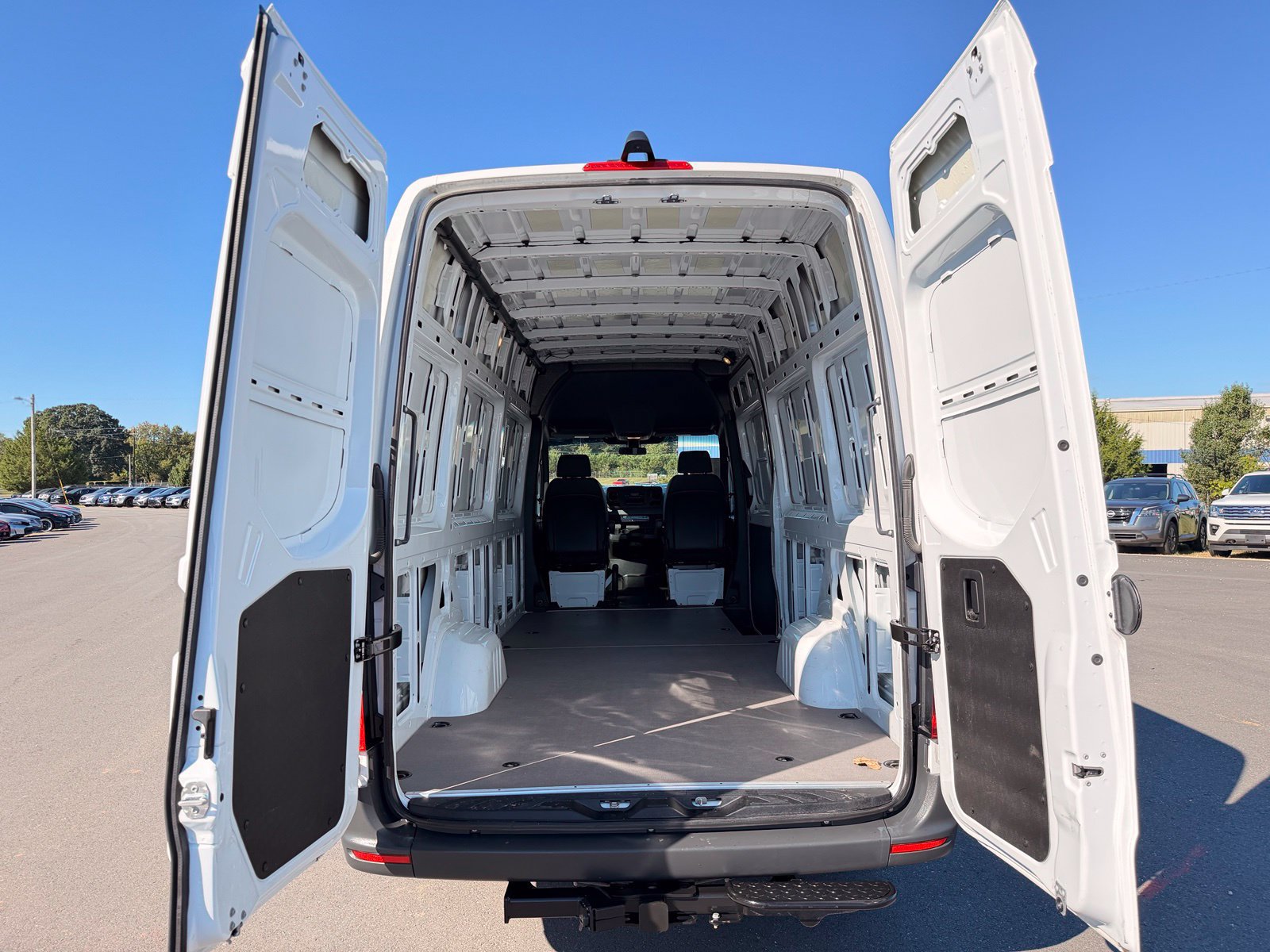 Used 2025 Mercedes-Benz Sprinter 2500 image 15