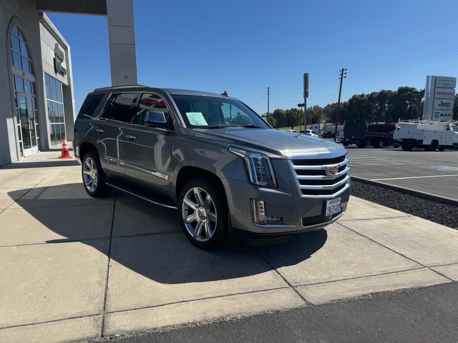 Used 2019 Cadillac Escalade Premium Luxury AWD/4WD image 7