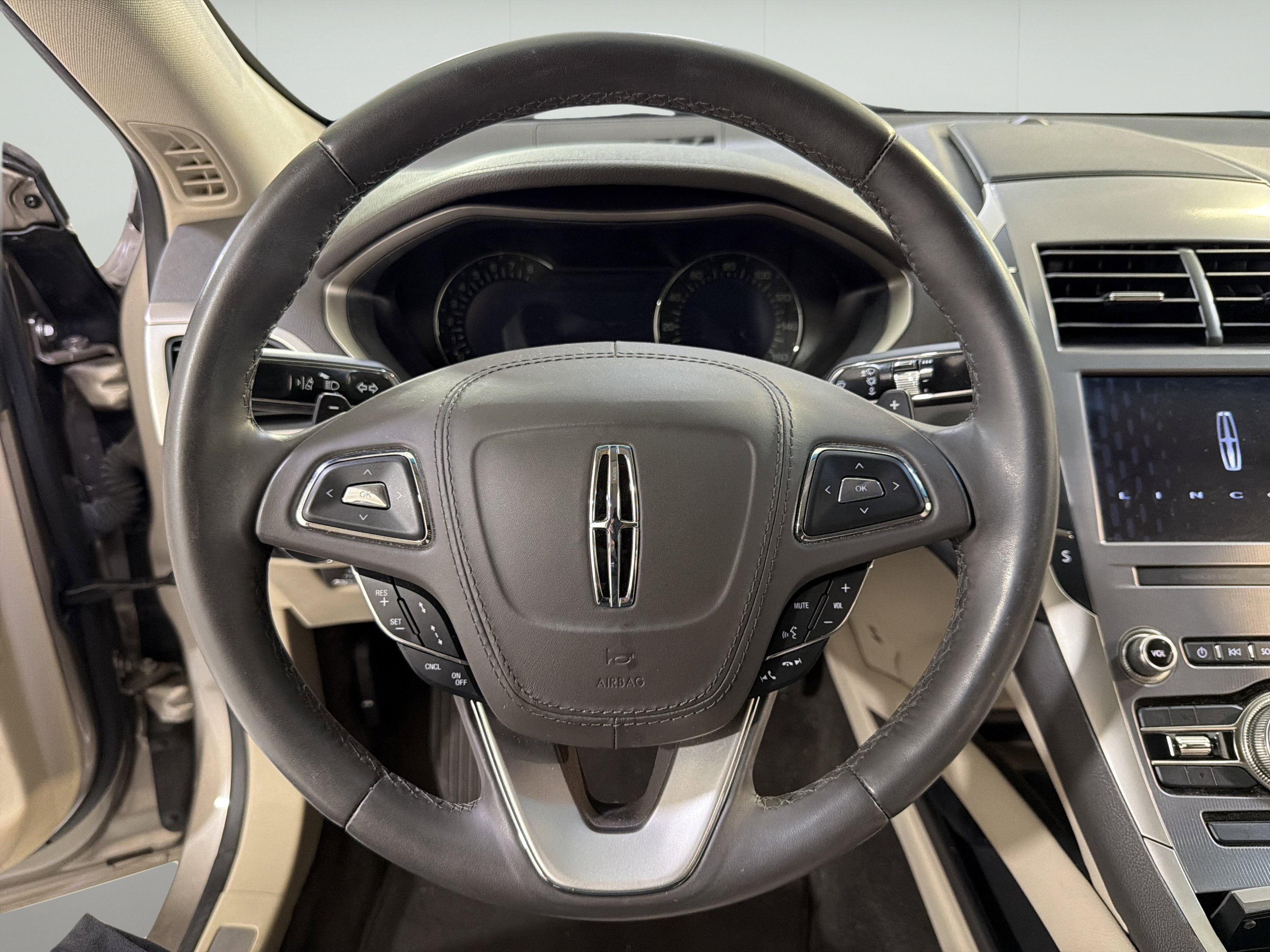 Used 2020 Lincoln MKZ w/ Convenience Package FWD image 15