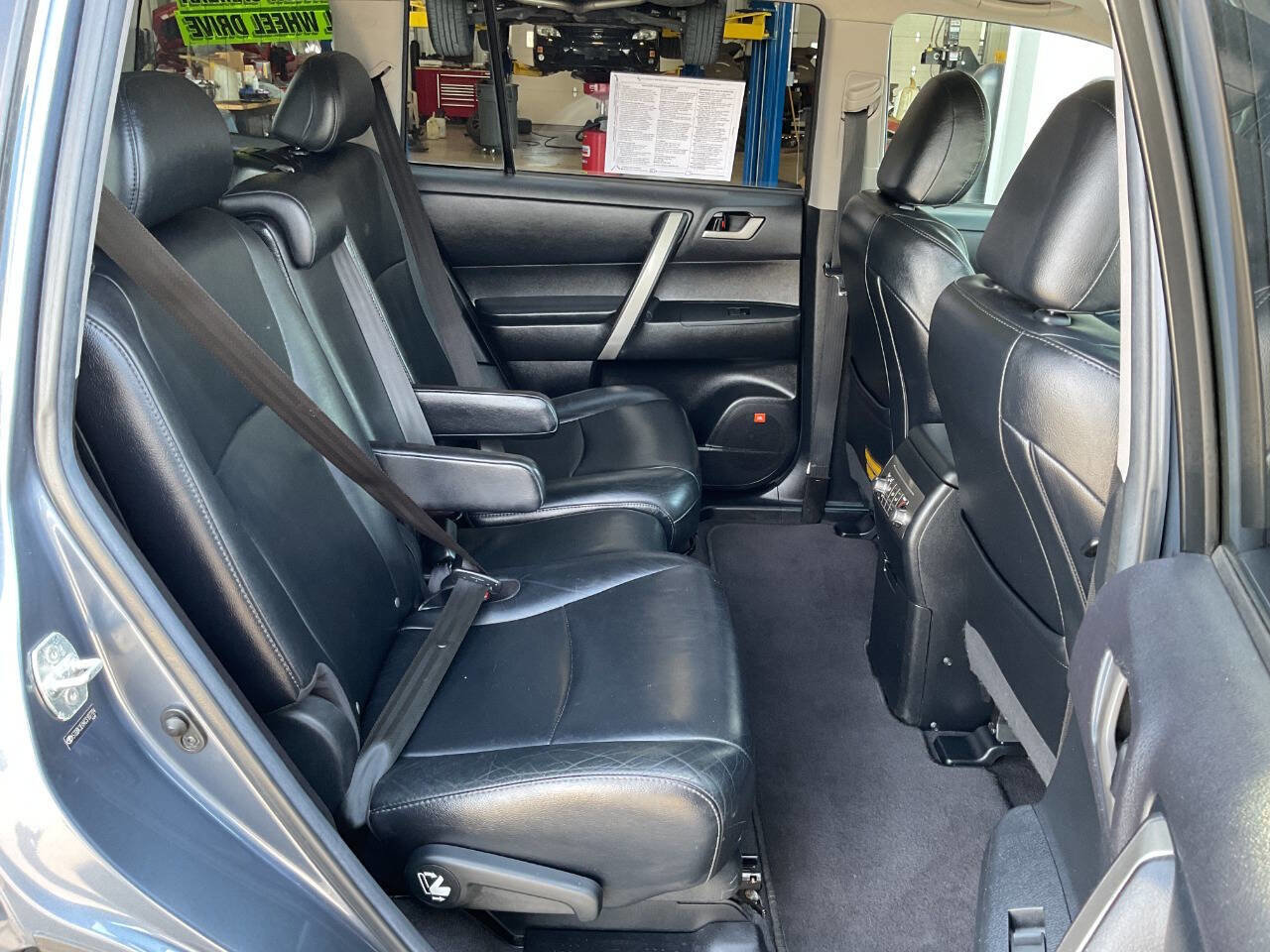 Used 2012 Toyota Highlander SE w/ Tow Pkg AWD/4WD image 43