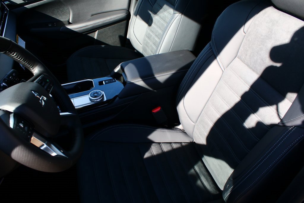 New 2026 Mitsubishi Outlander SE image 4