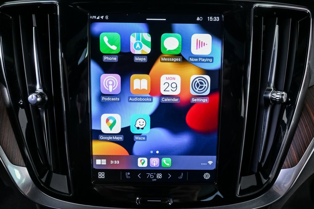 Used 2025 Volvo V60 B5 Cross Country Plus image 16