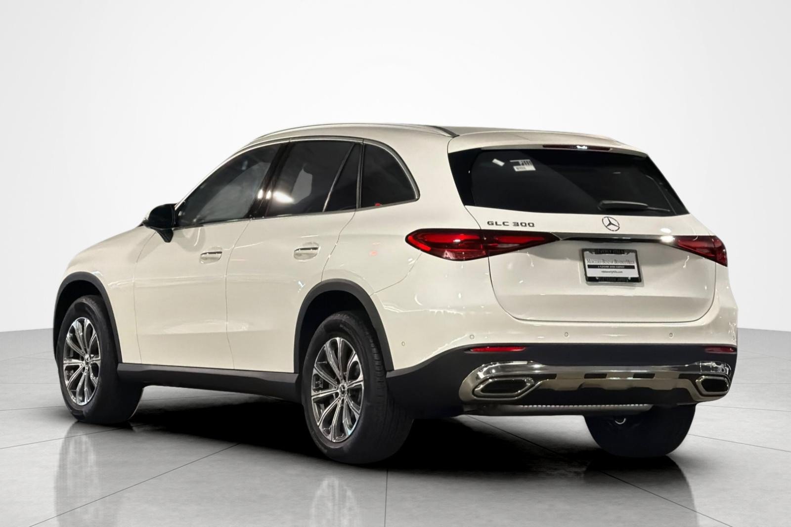 Used 2024 Mercedes-Benz GLC 300 image 3
