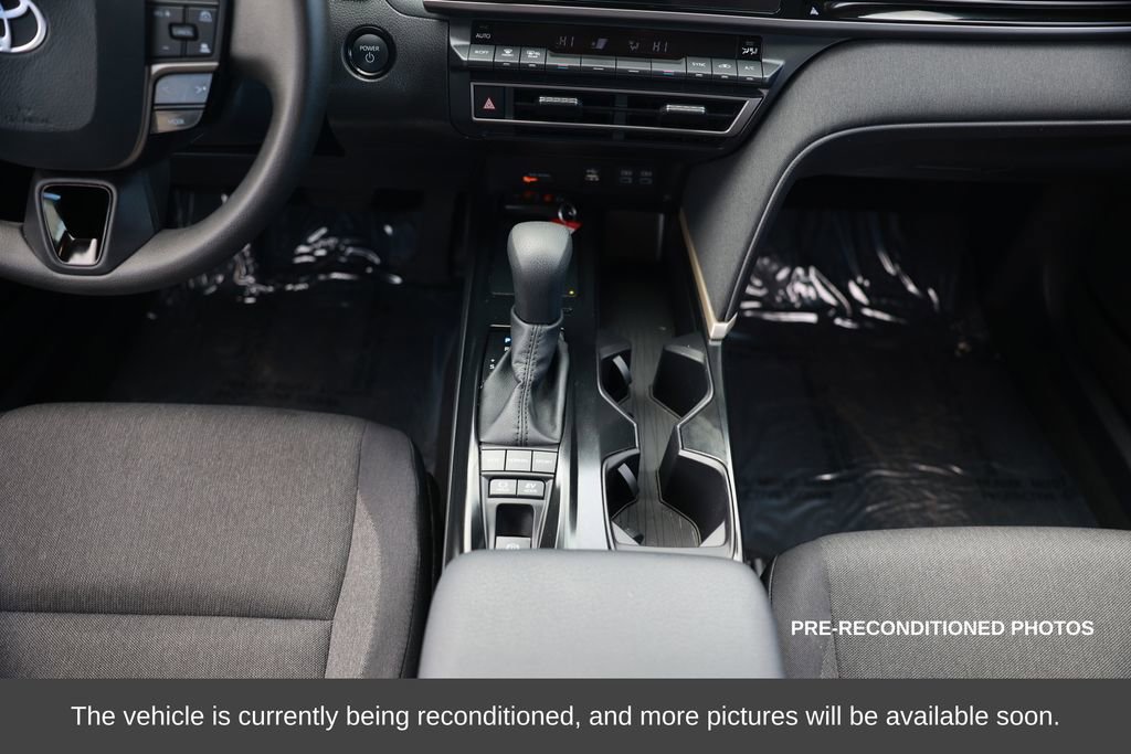 Used 2025 Toyota Camry LE w/ Convenience Package image 27