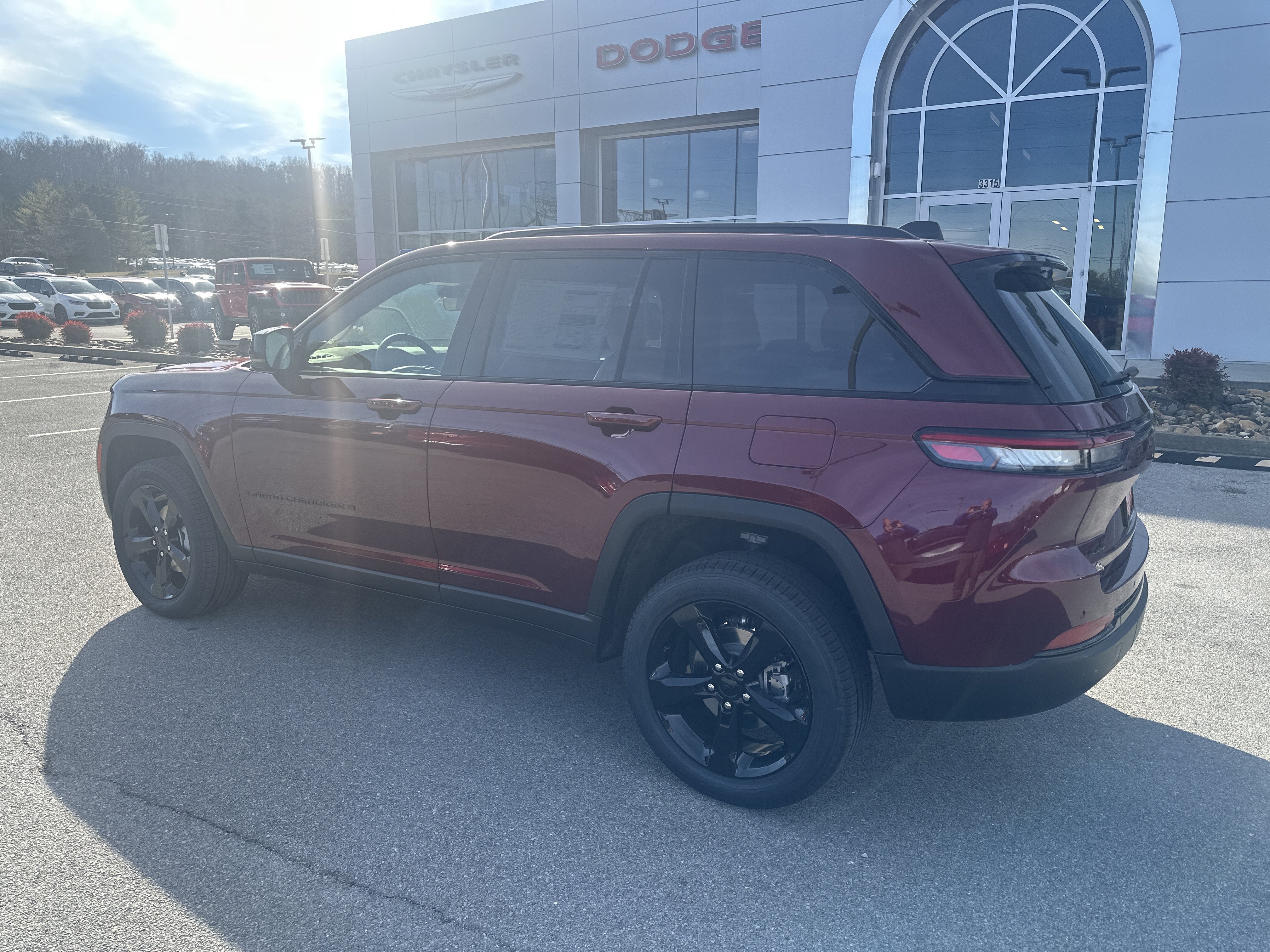New 2025 Jeep Grand Cherokee Limited w/ Black Appearance Package AWD/4WD image 10