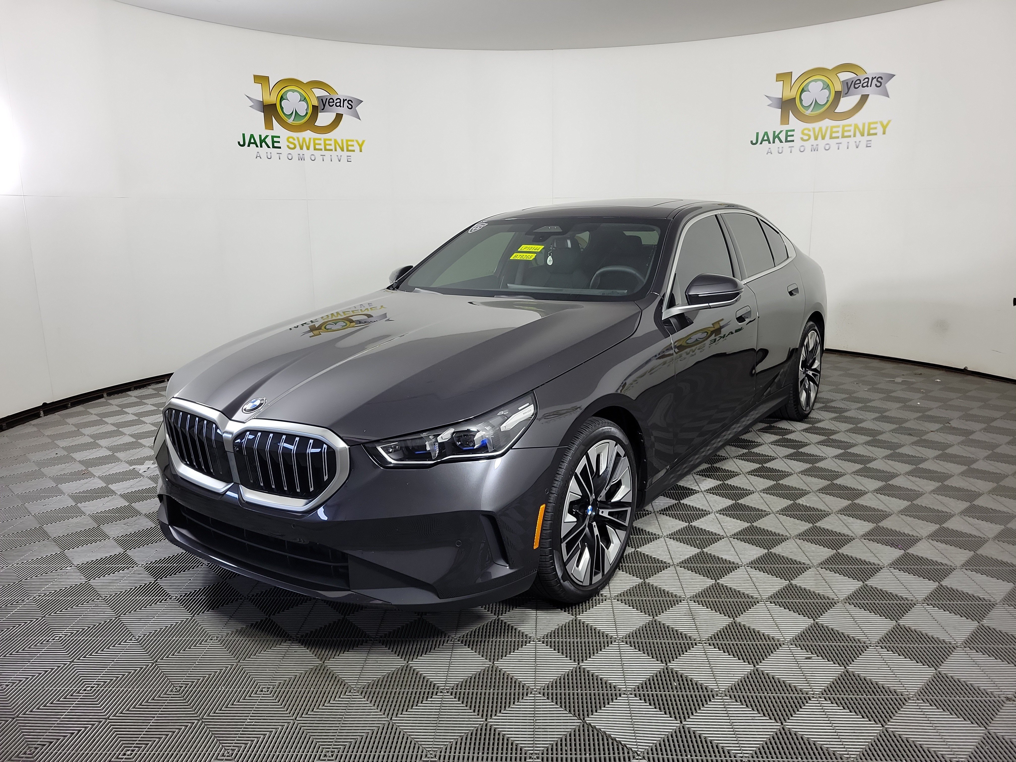 Used 2024 BMW 530i xDrive w/ Premium Package AWD/4WD image 3