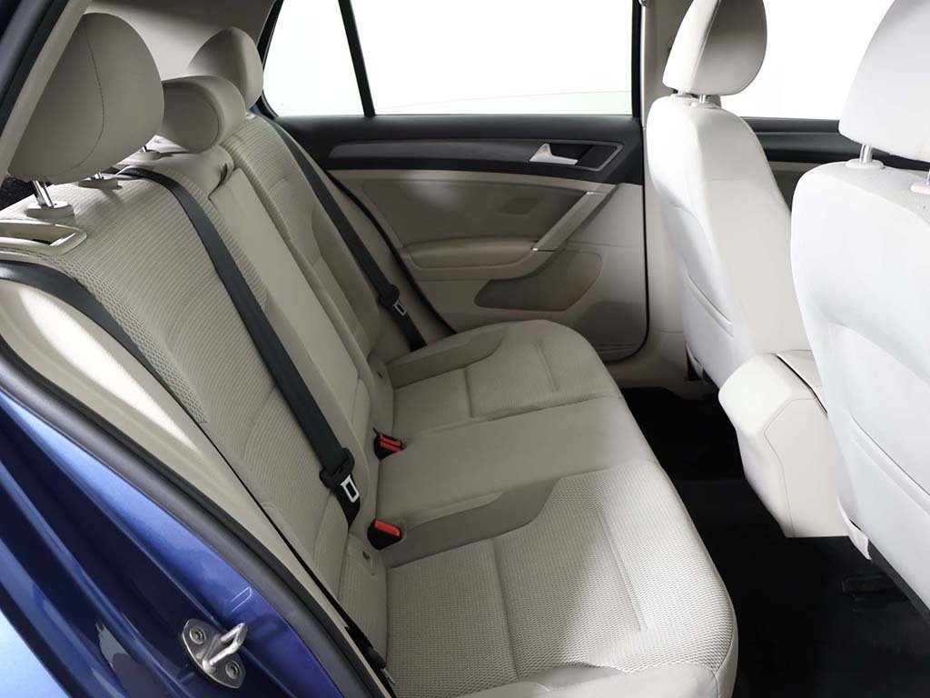 Used 2019 Volkswagen Golf S image 32