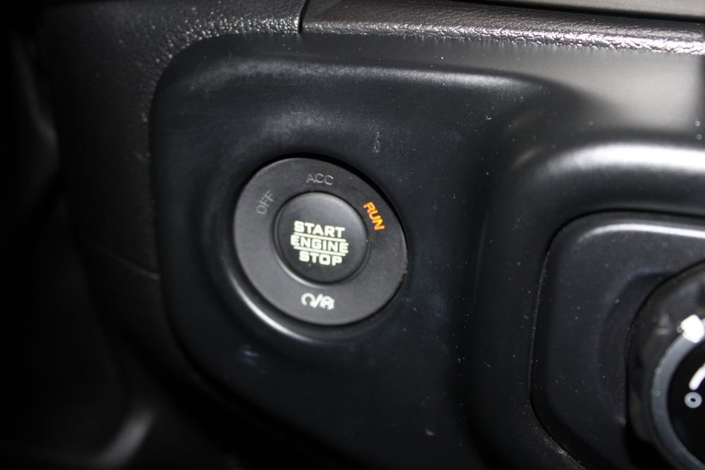 Used 2021 Jeep Gladiator Sport image 36