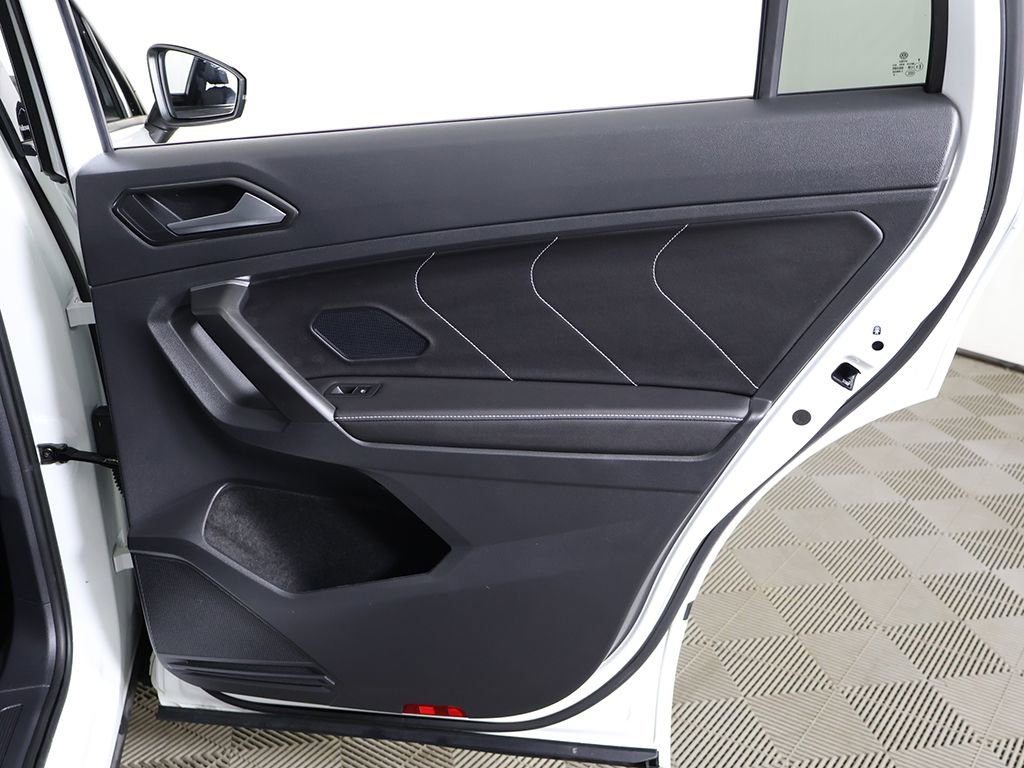 Used 2022 Volkswagen Tiguan SE R-Line image 27