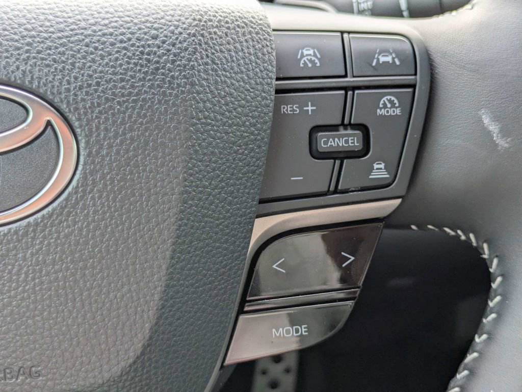 Used 2025 Toyota Camry SE FWD image 26