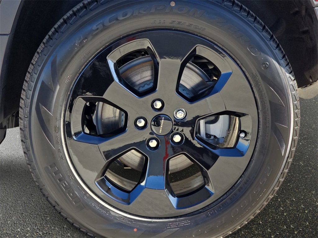 New 2026 Land Rover Defender 110 S image 34