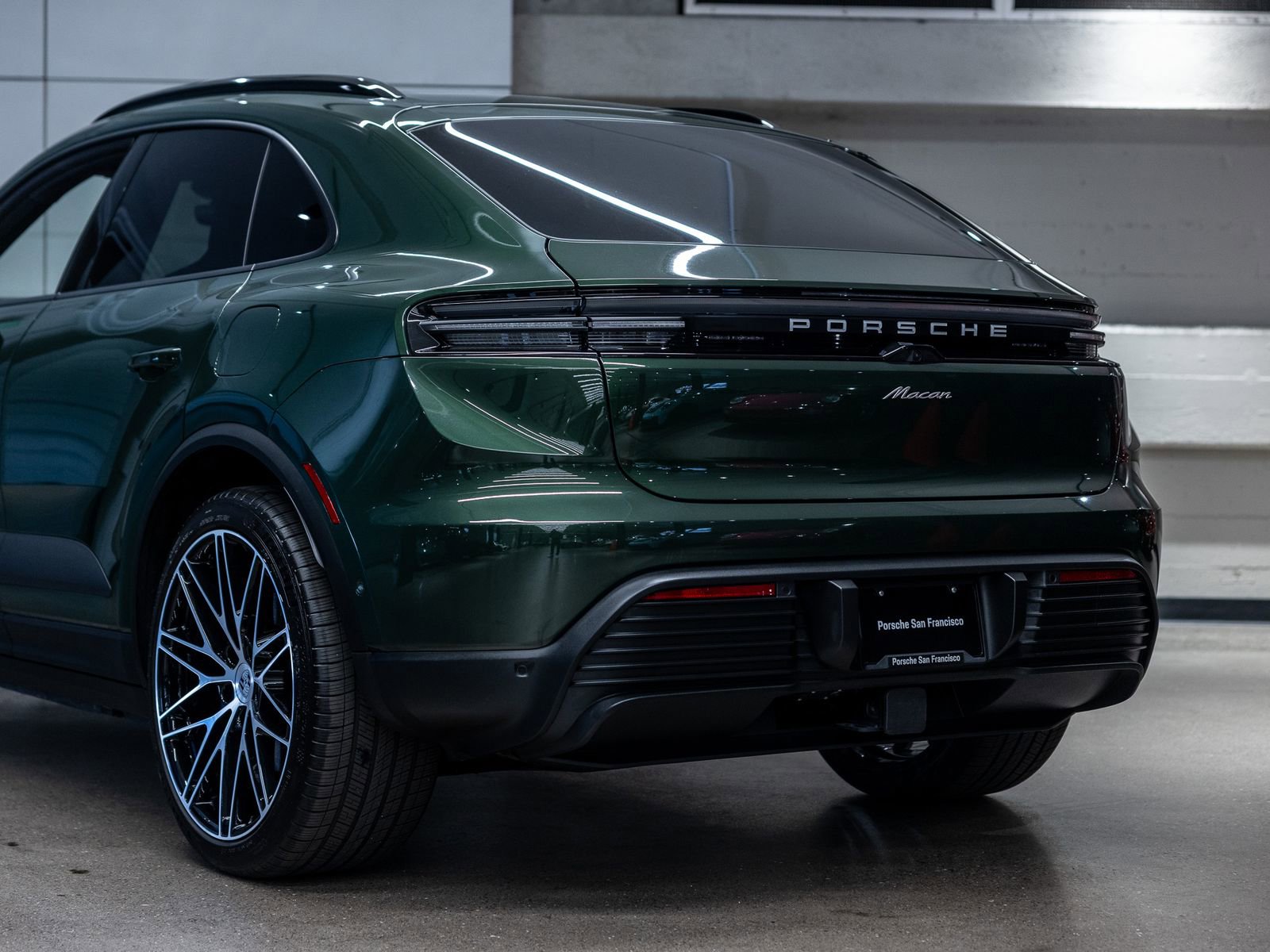 Certified 2025 Porsche Macan Electric RWD image 23