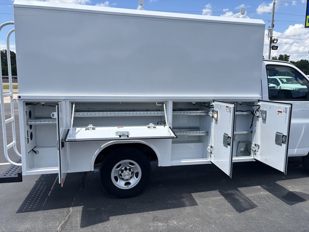 Used 2023 Chevrolet Express 3500 w/ Power Convenience Package image 10