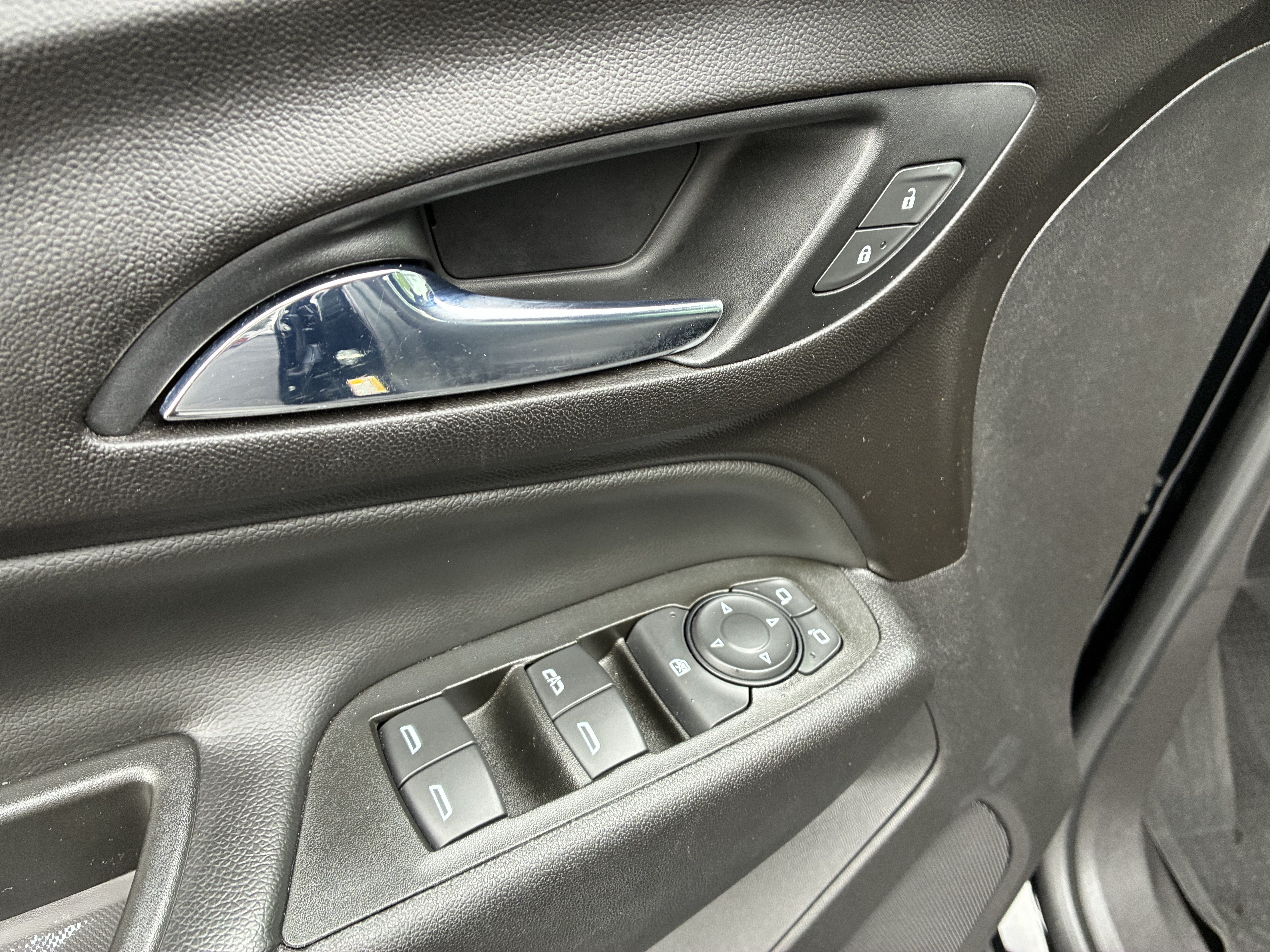 Used 2022 Chevrolet Equinox LT w/ LPO, Floor Liner Package FWD image 25