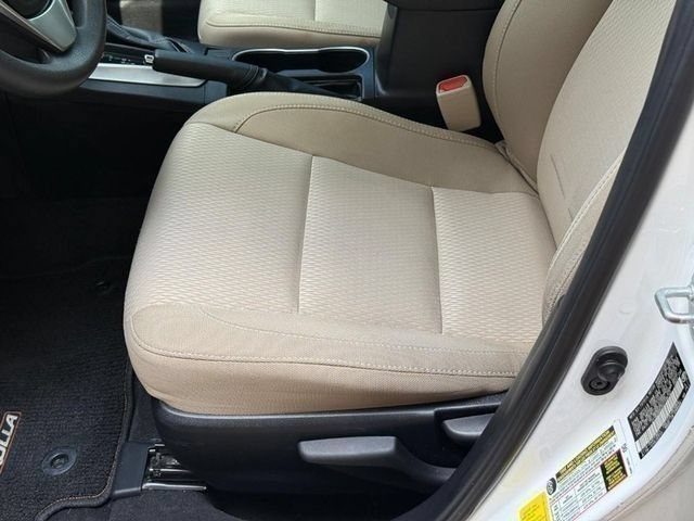 Used 2014 Toyota Corolla LE FWD image 16