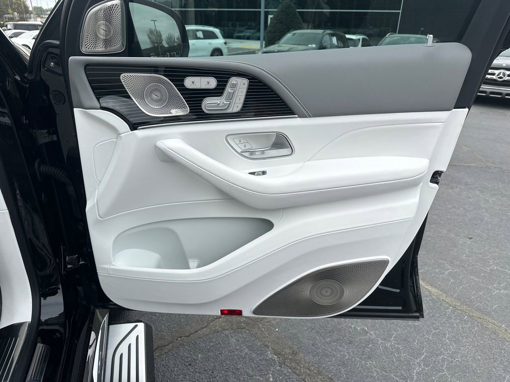 Certified 2025 Mercedes-Benz Maybach GLS 600 4MATIC image 15