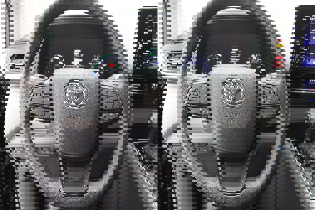 Used 2024 Toyota Sienna LE image 17