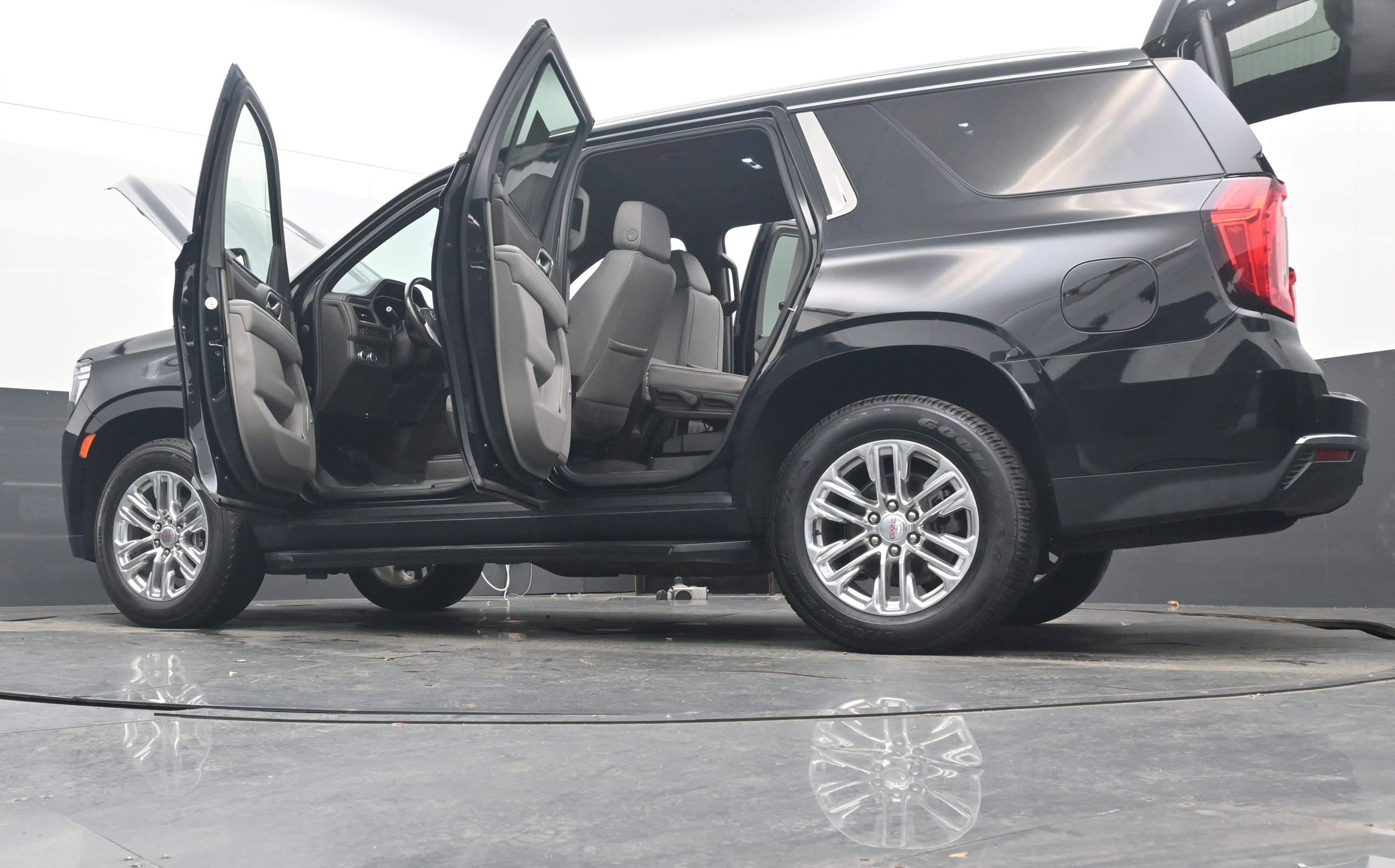 Used 2022 GMC Yukon SLT image 42