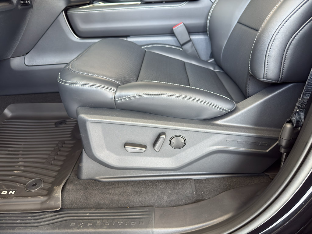 New 2027 Ford Expedition Platinum w/ Stealth Appearance Package AWD/4WD image 13