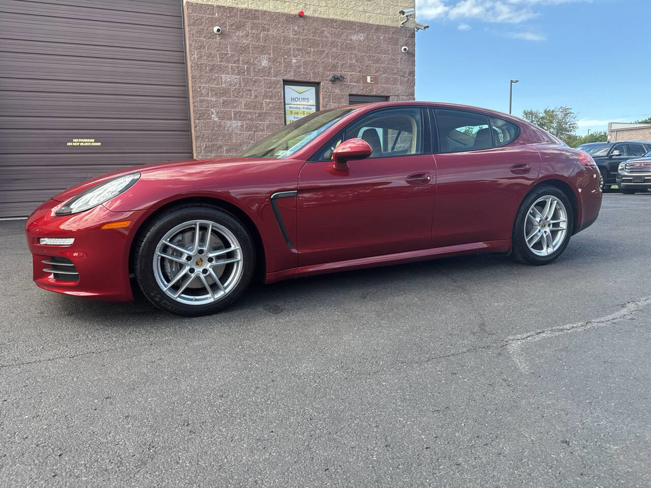 Used 2016 Porsche Panamera image 2