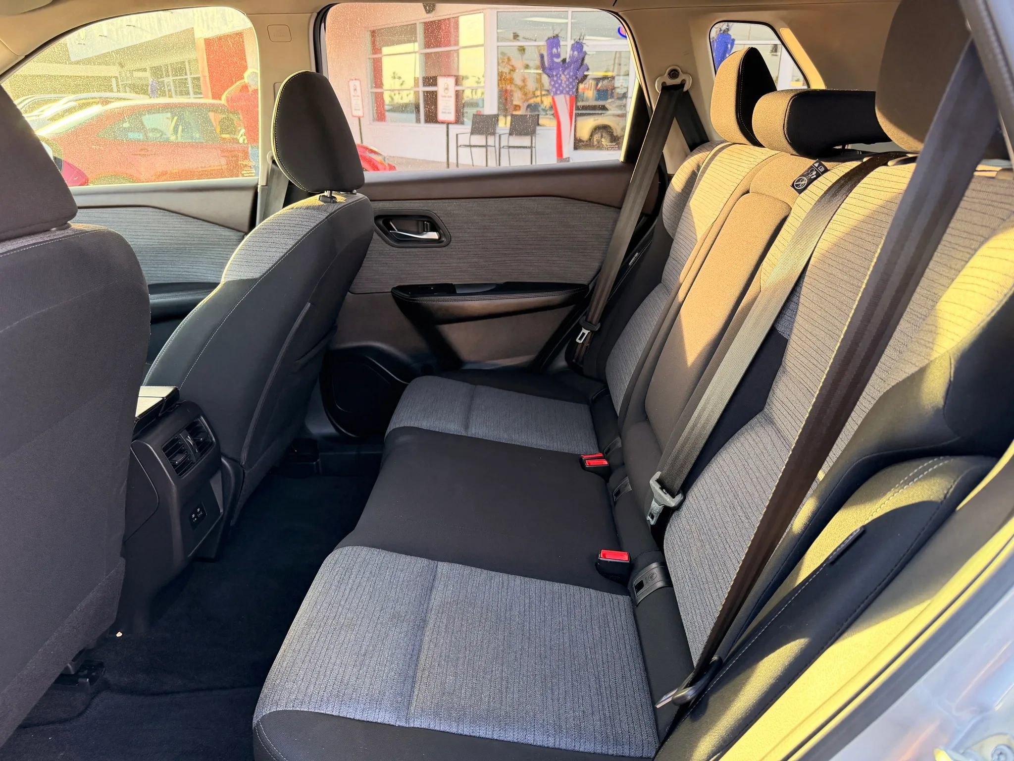 Used 2023 Nissan Rogue SV image 14