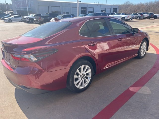 Used 2021 Toyota Camry LE image 6