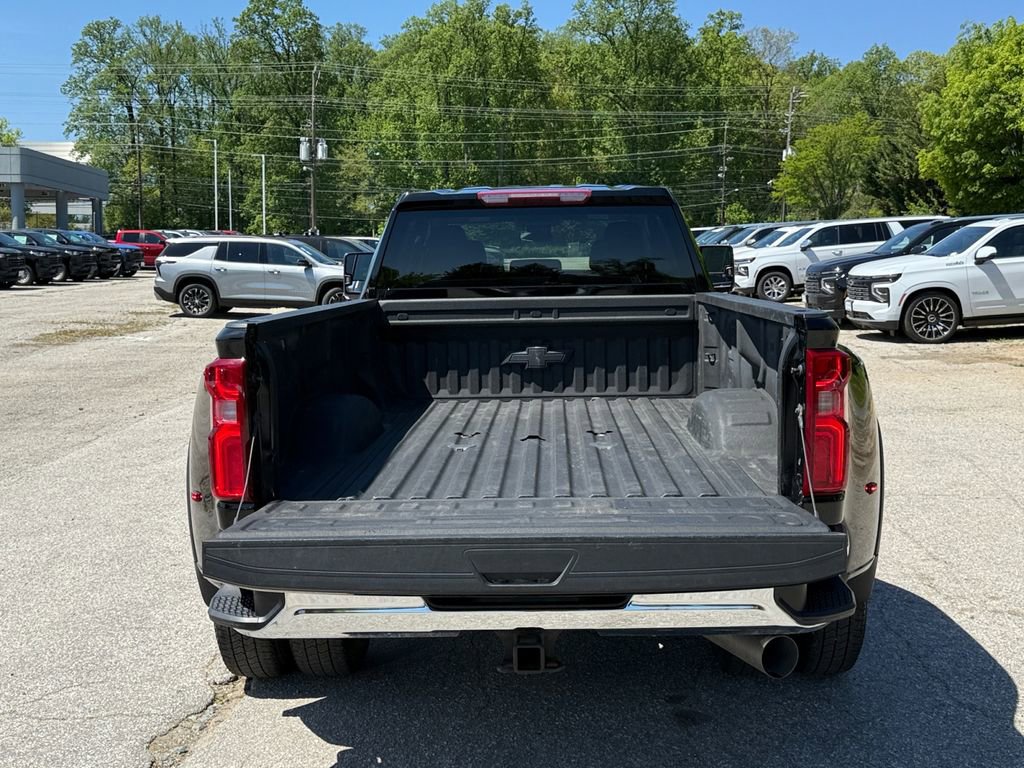 Used 2024 Chevrolet Silverado 3500 LTZ w/ LTZ Convenience Package AWD/4WD image 25