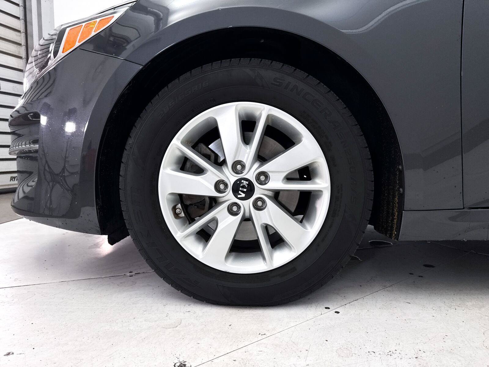 Used 2016 Kia Optima LX FWD image 3