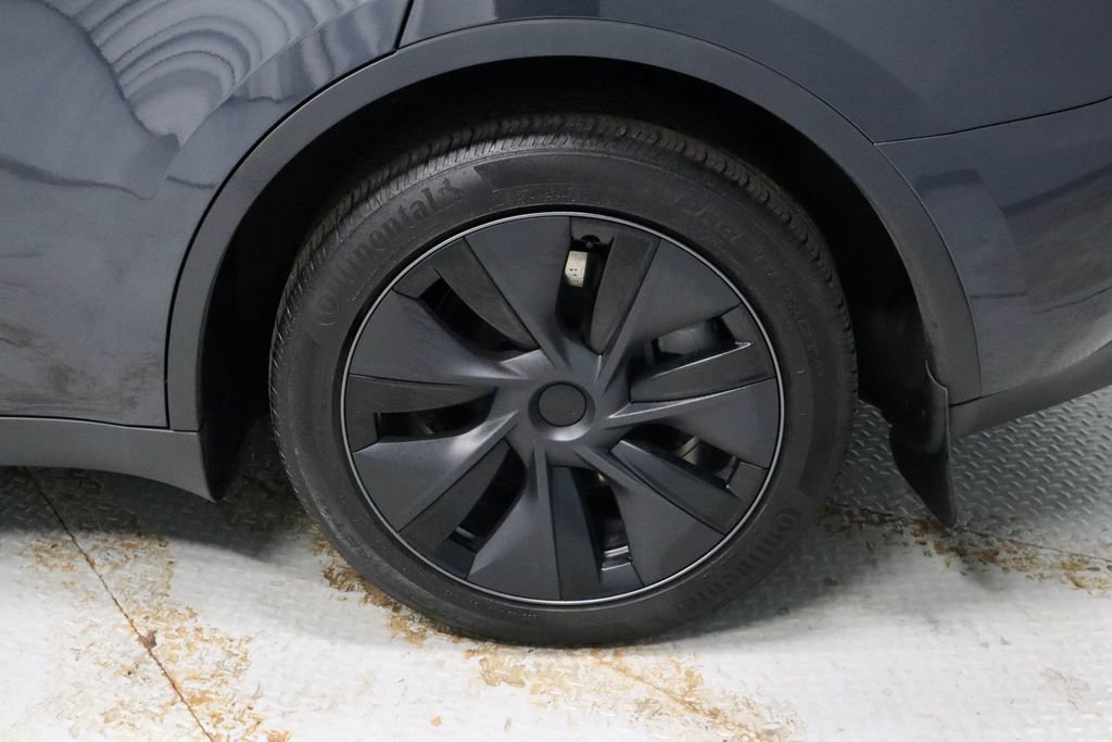 Used 2025 Tesla Model Y Long Range image 19
