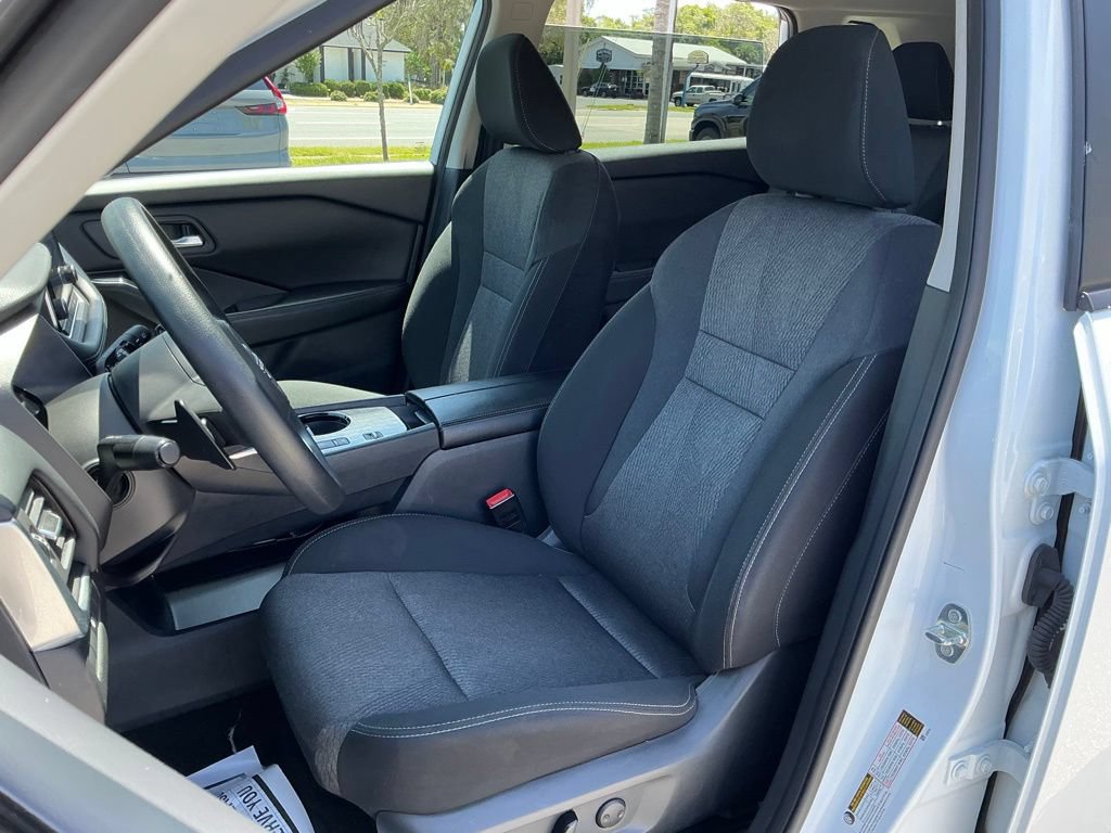 Used 2024 Nissan Rogue SV FWD image 27