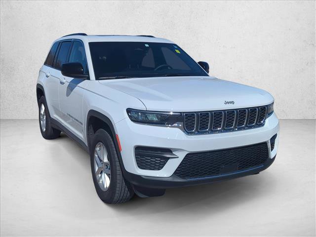 Used 2025 Jeep Grand Cherokee Laredo X w/ Luxury Tech Group I image 3