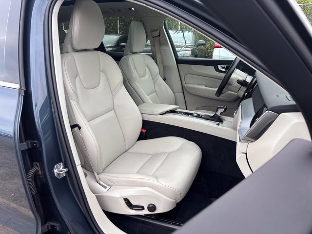 Used 2020 Volvo XC60 T6 Momentum w/ Protection Package Premier AWD/4WD image 29