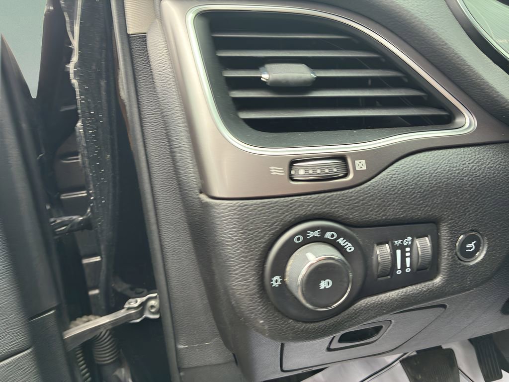 Used 2021 Jeep Cherokee Latitude Lux w/ Sun & Sound Group image 13