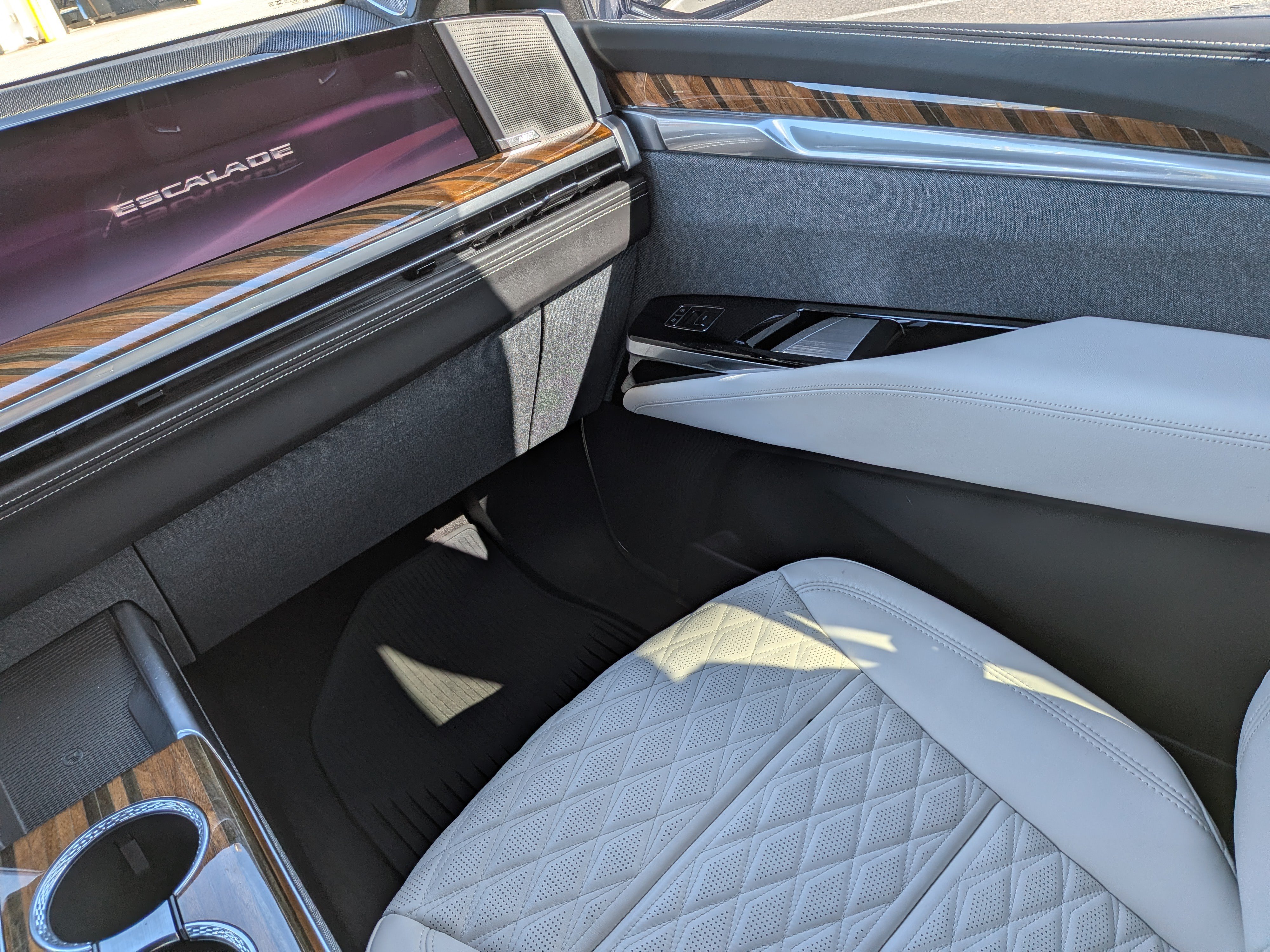 Certified 2025 Cadillac Escalade ESV Sport Platinum AWD/4WD image 16