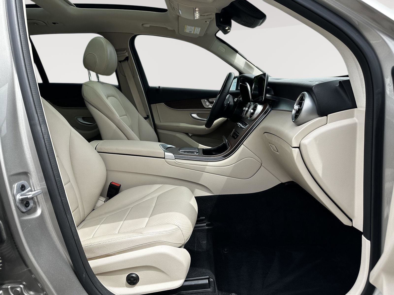 Used 2022 Mercedes-Benz GLC 300 4MATIC image 25