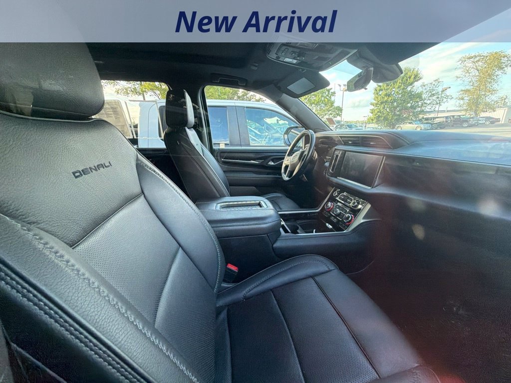 Used 2022 GMC Yukon Denali w/ Denali Premium Package AWD/4WD image 4