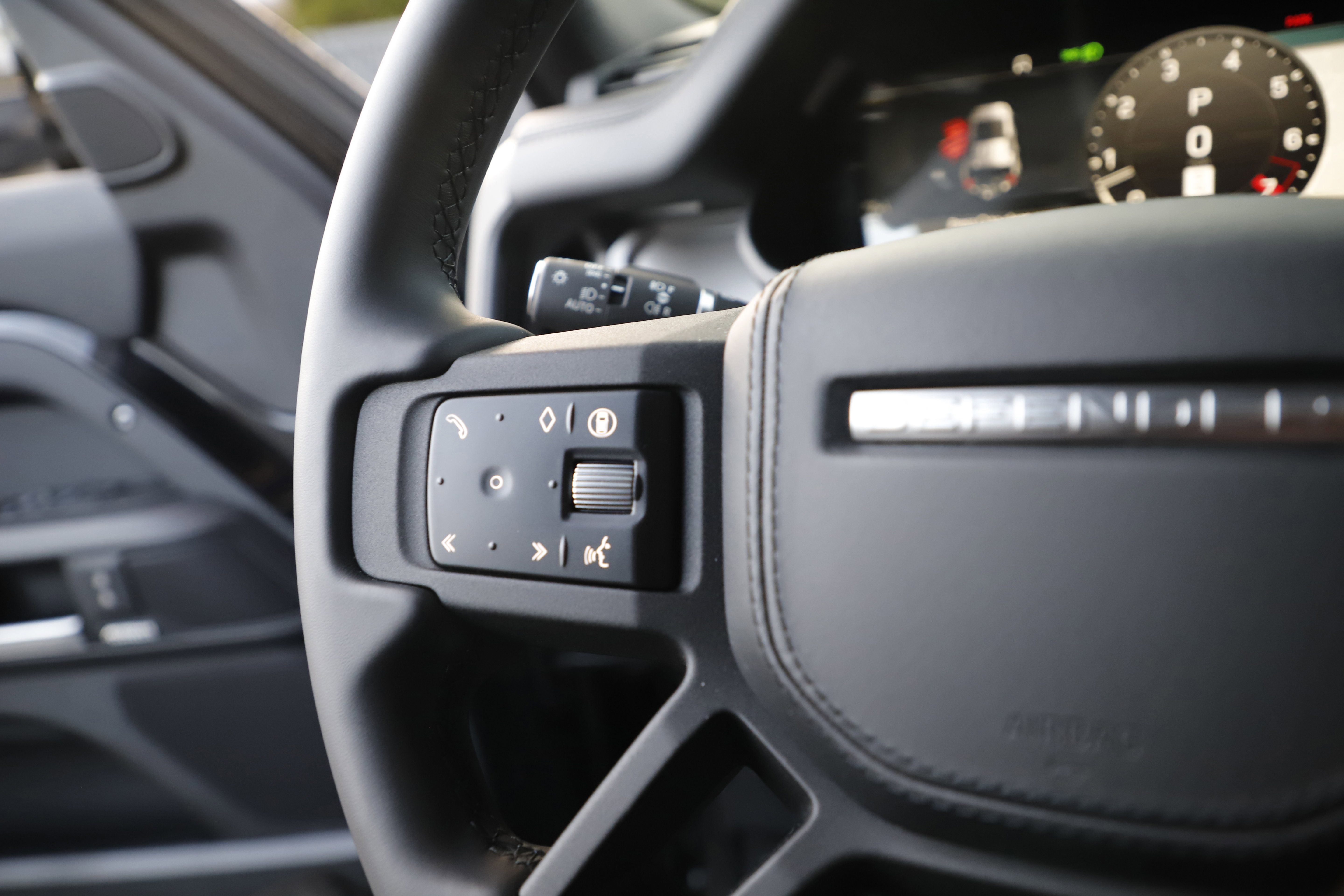 New 2025 Land Rover Defender 110 X AWD/4WD image 18